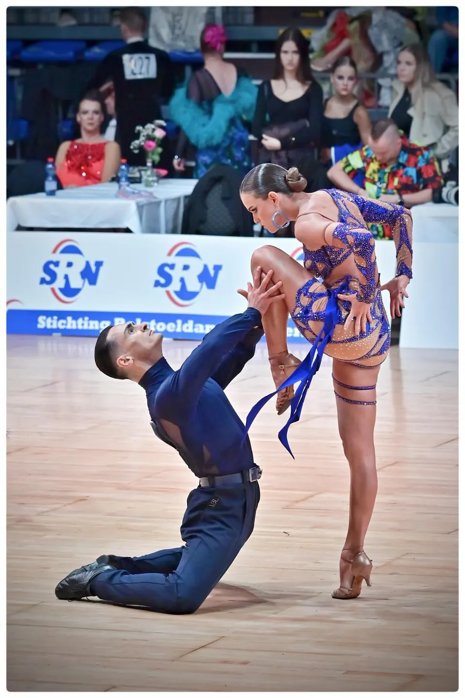 Porté en danse latine, Mathilde en appui sur Léo
